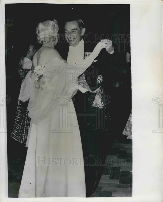 1954 Press Photo Sir Ralph Stevenson the British Ambassador to Egypt & Wife - Historic Images