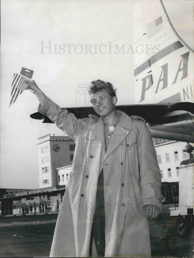 1955 Press Photo Johann Steigerwald Meets His Mother - KSB08863 - Historic Images