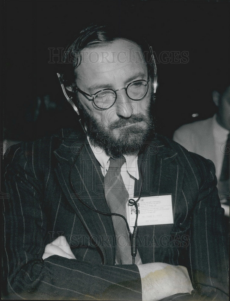 Press Photo Mr. Frank E. Studt, prinicipal scientific Officer - KSB08895-Historic Images
