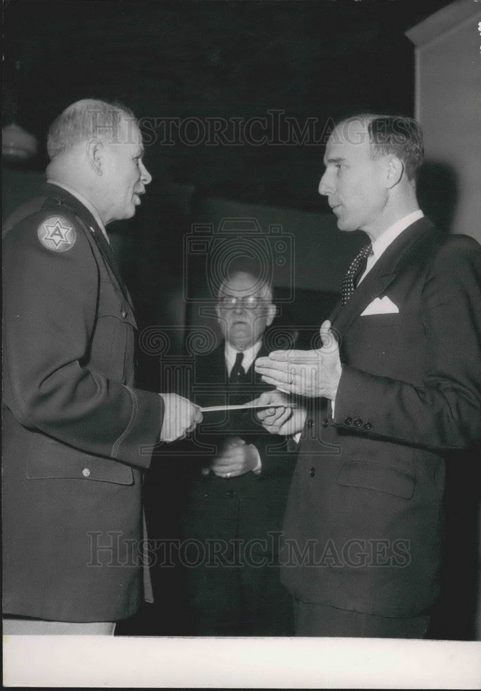 1953 Press Photo General Samuel F. Sturgis &amp; M. Leduc of Anti T.B. League-Historic Images