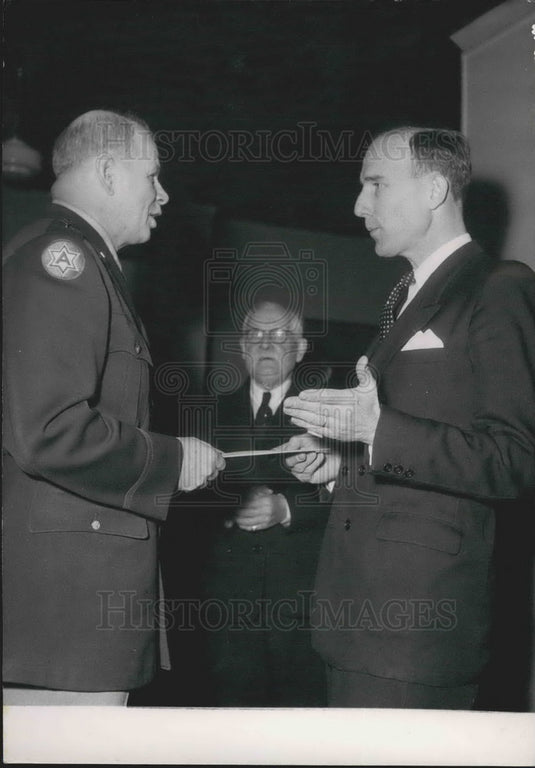 1953 Press Photo General Samuel F. Sturgis & M. Leduc of Anti T.B. League-Historic Images