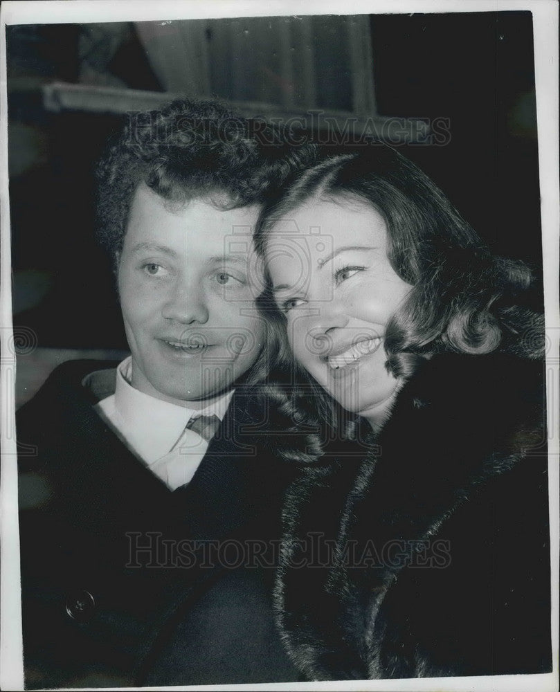 1961 Press Photo Marjorie Steele & Actor Dudley Sutton Marry - KSB08947-Historic Images