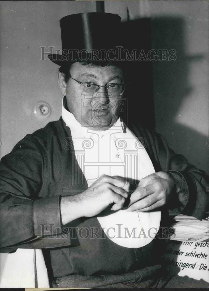 1966 Cabaret Actor Wolfgang Neuss in Munich. - Historic Images