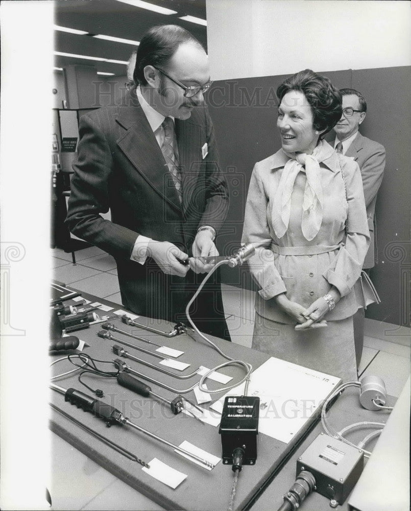 1976 Press Photo Anne Armstrong, United States Ambassador to Britain, visits - Historic Images