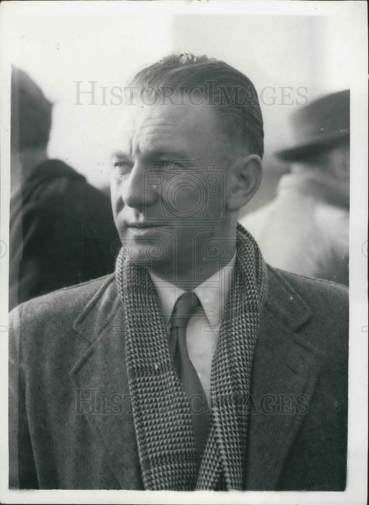 1954 Press Photo Jack Peters, London Airport, Labor - KSB09693-Historic Images