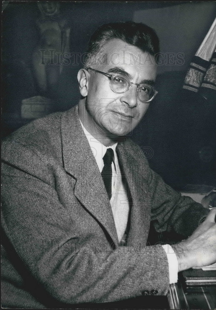  Man With Glasses Sitting Down - Historic Images