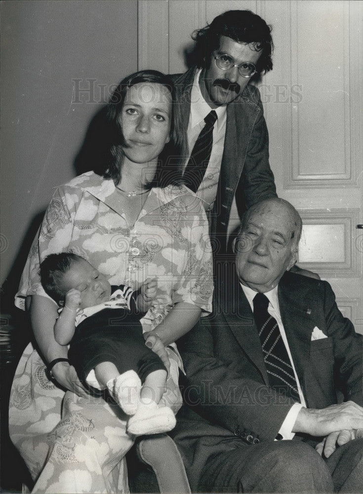 Press Photo Catalonia president Tarradellas & family - KSB09831 - Historic Images