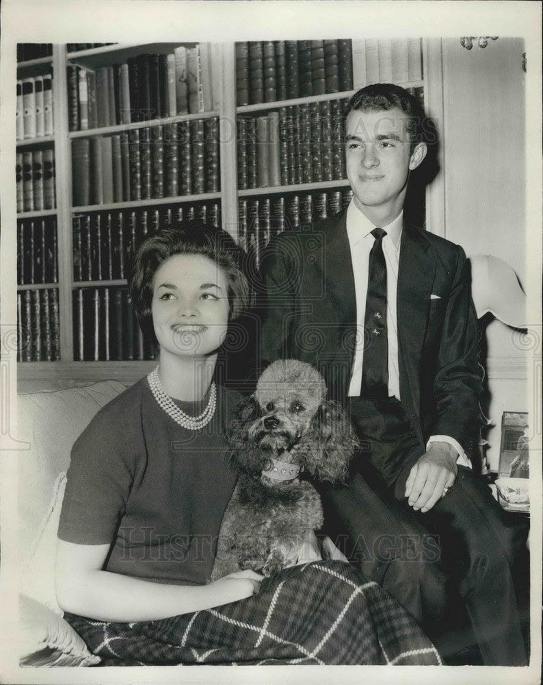 Press Photo Marquis Tavistock Fiancee Henrietta Tiarks London Pet Poodle Bambi-Historic Images