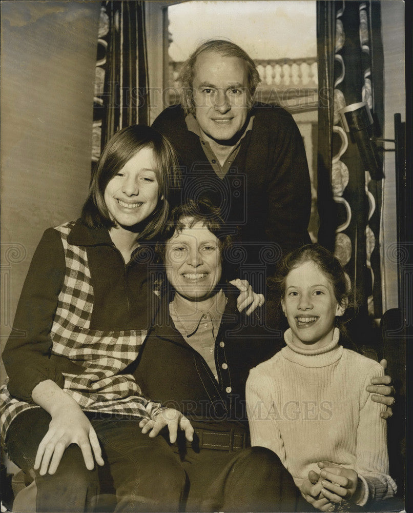 1973 Press Photo Dick Taverne, Family, London - Historic Images