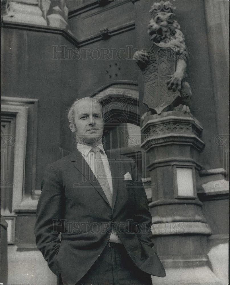 Dick Taverne Front Beach Labour Treasurer  - Historic Images