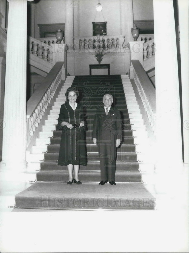 Press Photo President Tsatsos Greece Wife Ioanna Former Palace Interior Steps - Historic Images