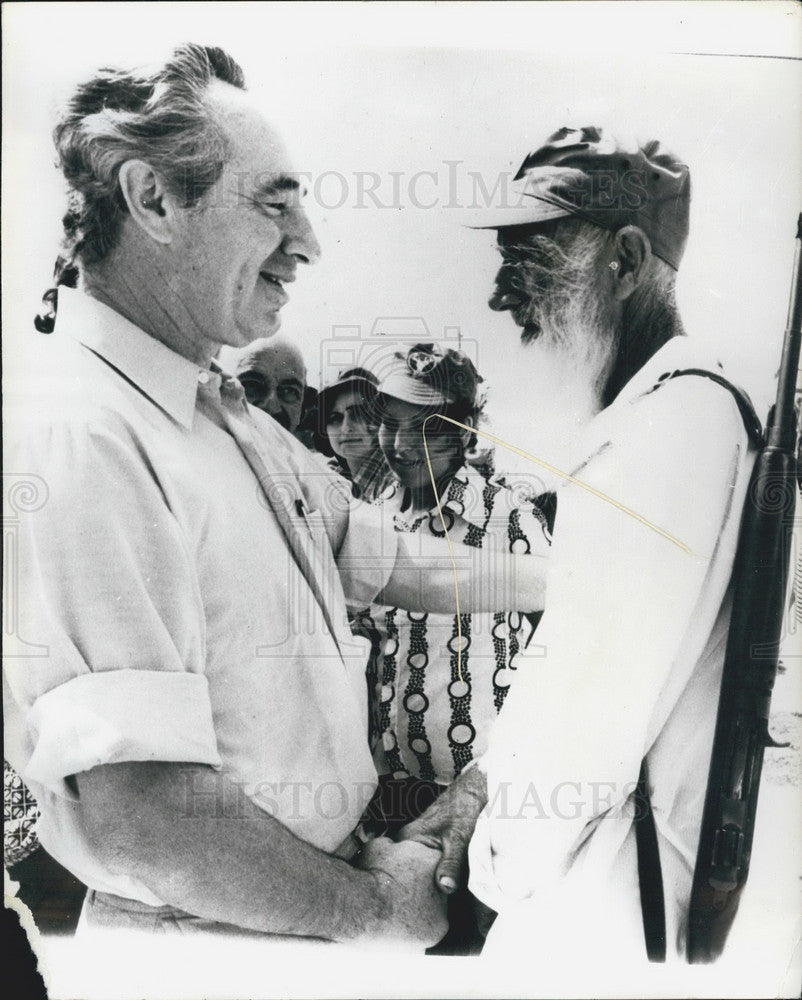 1975 Press Photo Israeli defence minister, Mr. Shimon Peres - KSB10253-Historic Images