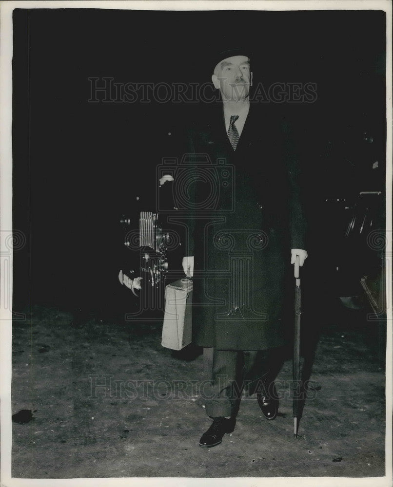 1953 Press Photo Sir Brian Robertson arrives at the Ministry of Labour-Historic Images