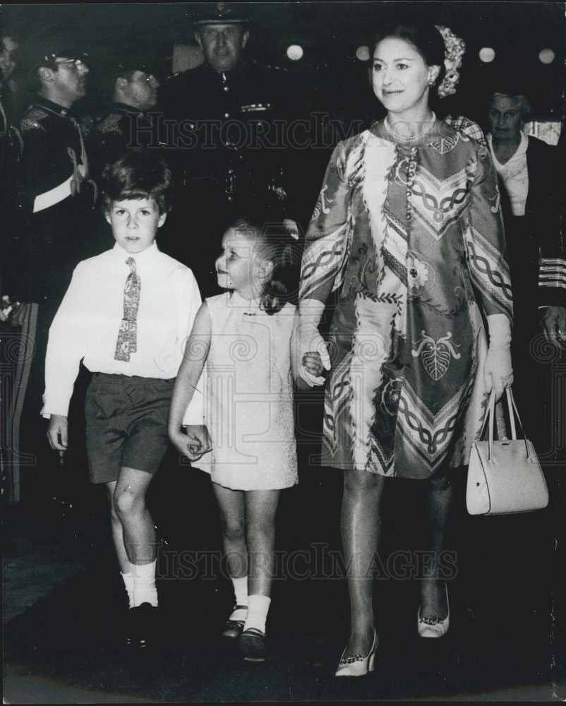 1969, Viscount Linley, Princess Margaret, Lady Sarah - KSB10555 - Historic Images