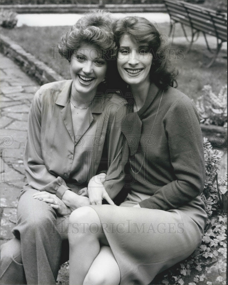 1981 Press Photo Irene Gibson Lisa Hilbaldt Actresses BBC Nancy Astor-Historic Images