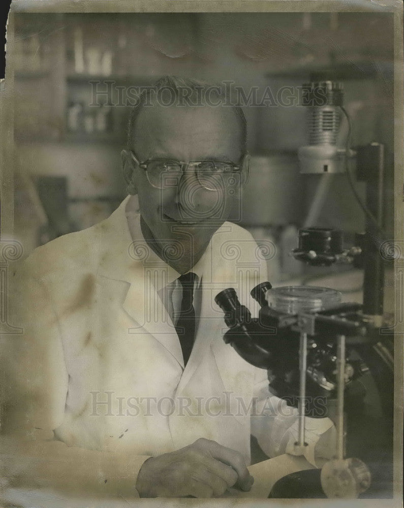 Press Photo Dr Robert W. Holley Nobel laureate Physiology Medicine Salk - Historic Images