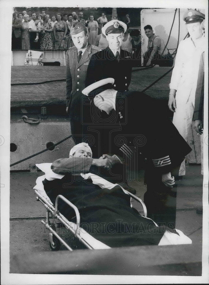 1953, Sergeant Roy Speers rescued from bomber crash - KSB10757 - Historic Images