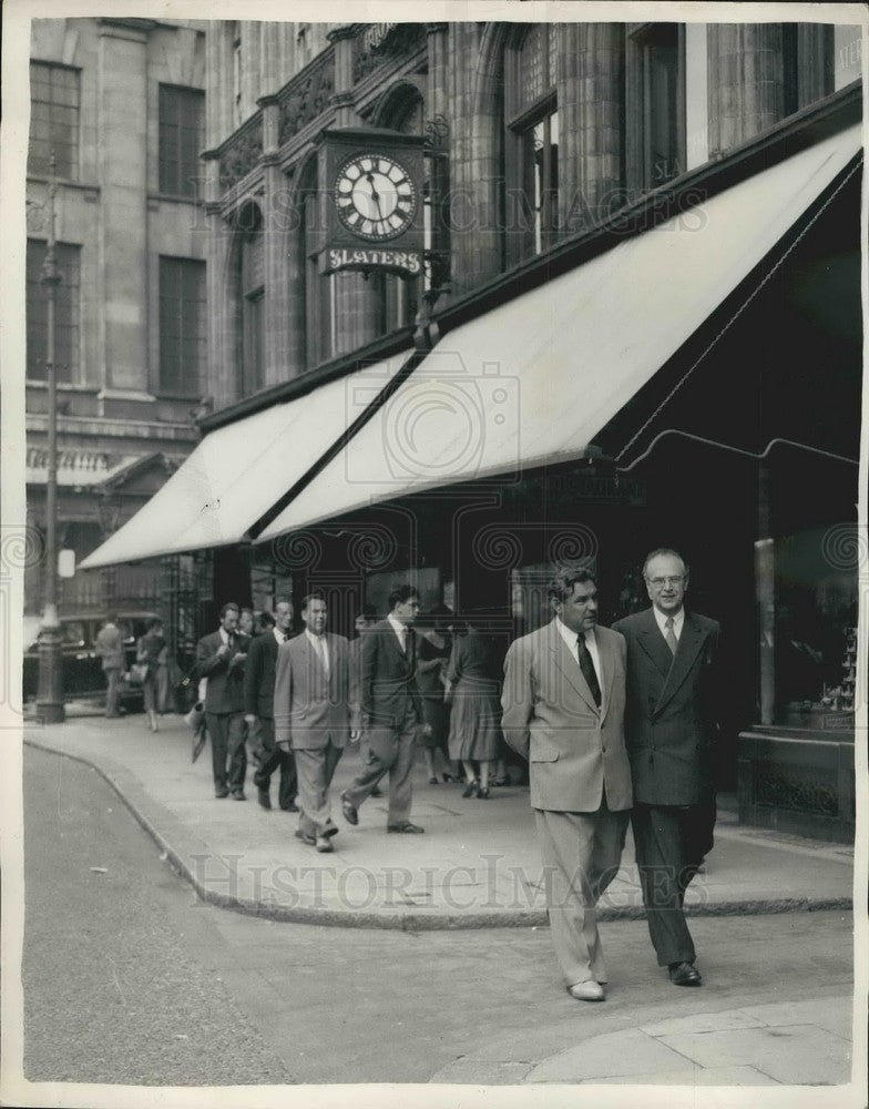 1956, Soviet Foreign Minister goes for a stroll in London - KSB10985 - Historic Images