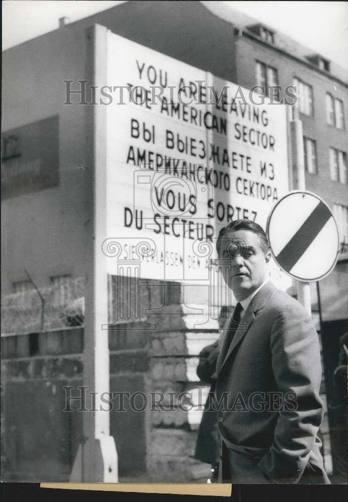 1964 Press Photo Sargent Shriver in Berlin. - KSB11159-Historic Images