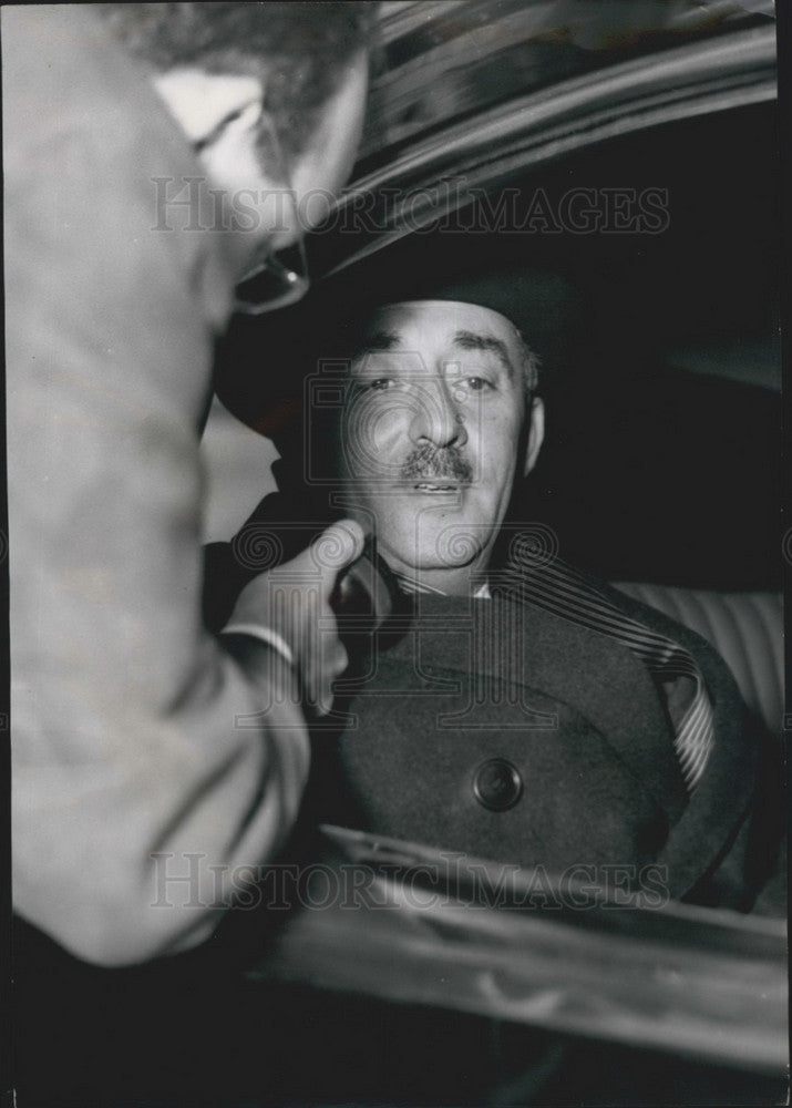 Press Photo Israeli Prime Minister Moshe Sharett In Paris Car Reporter Outside - Historic Images