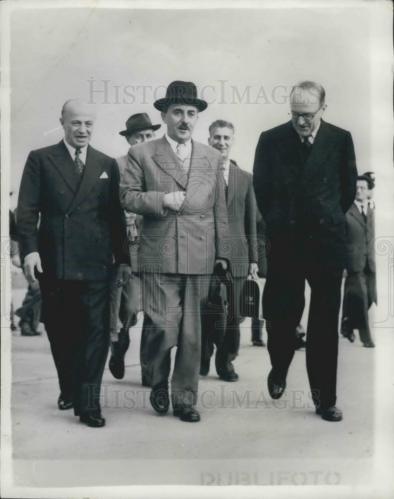 1955 Press Photo Israeli Foreign Secretary Moshe Sharett At Rome Airport - Historic Images