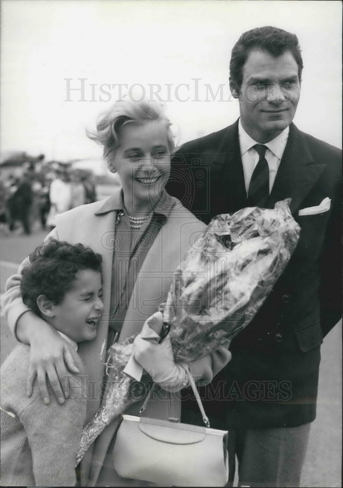 1957 Press Photo Actress Maria Schell Actor Christian Narquant Orly Airport - Historic Images