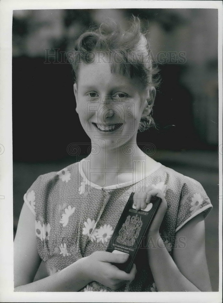 1959 Press Photo Ann Collects her Visa From Soviet Consulate - KSB11419 - Historic Images