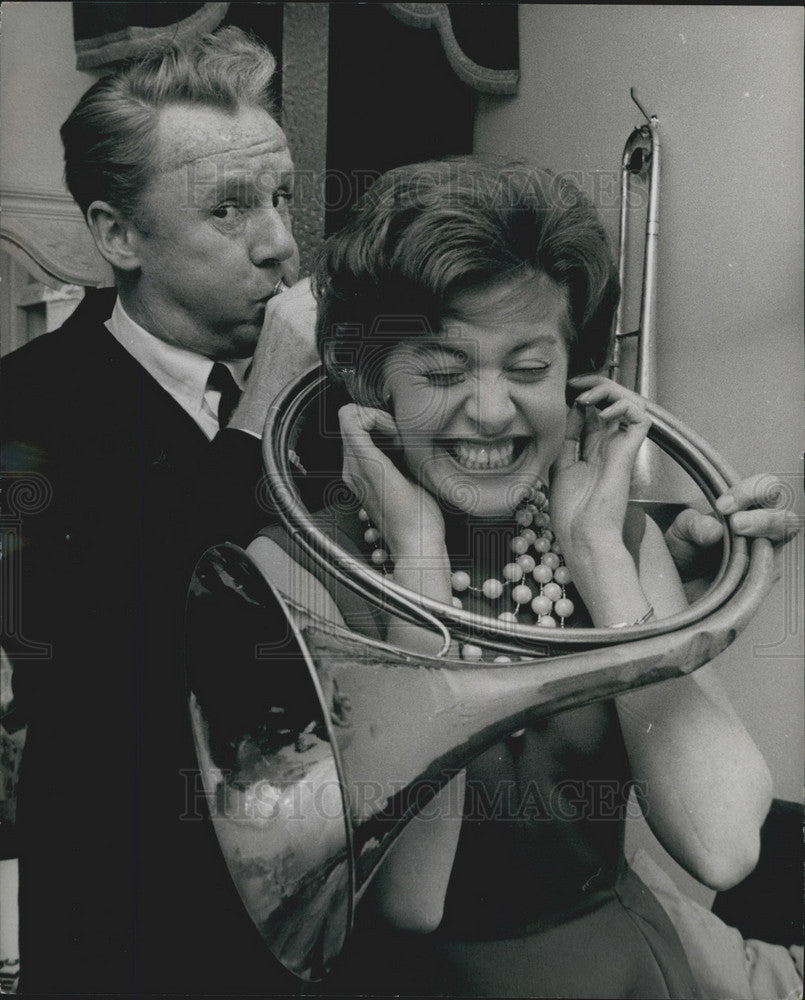 1961 Pat Lambert To Star With Van Johnson In Music Man - Historic Images