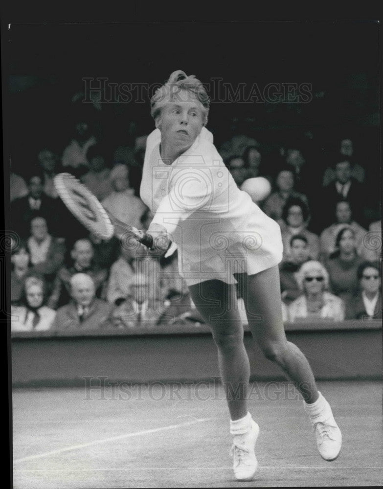 1958 Press Photo Mrs. P. Jones (GB) at WImbledon Open Championships - Historic Images