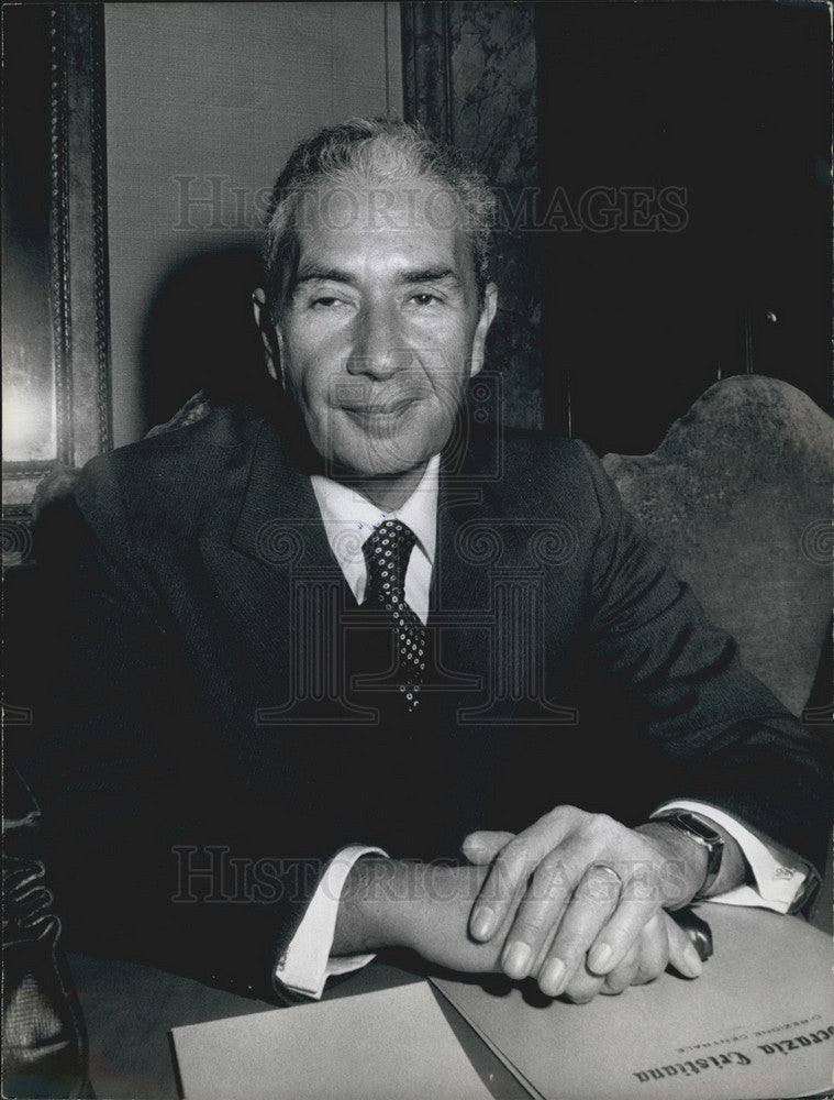1976 Press Photo Resigning Italian Prime Minister Aldo Moro Office Portrait-Historic Images