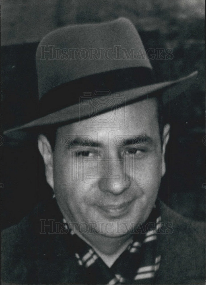 Press Photo Italian Prime Minister Aldo Moro Wearing Hat Scarf - KSB12259 - Historic Images