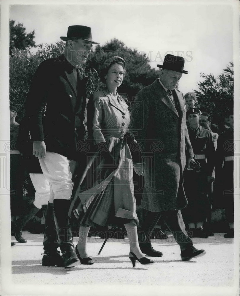 1954, H.M. The Queen & Earl Mountbatten. - KSB12453 - Historic Images
