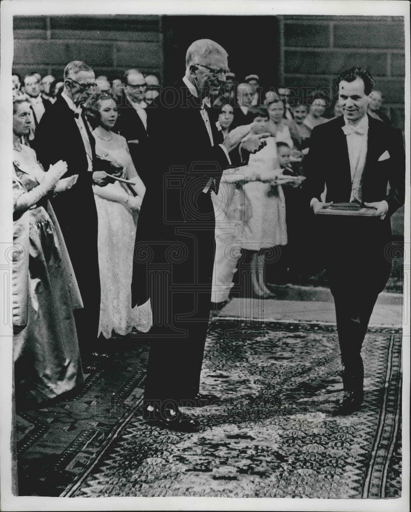 1961 Press Photo King Gutaf Adolf of Sweden at Nobel Prize presentation - Historic Images