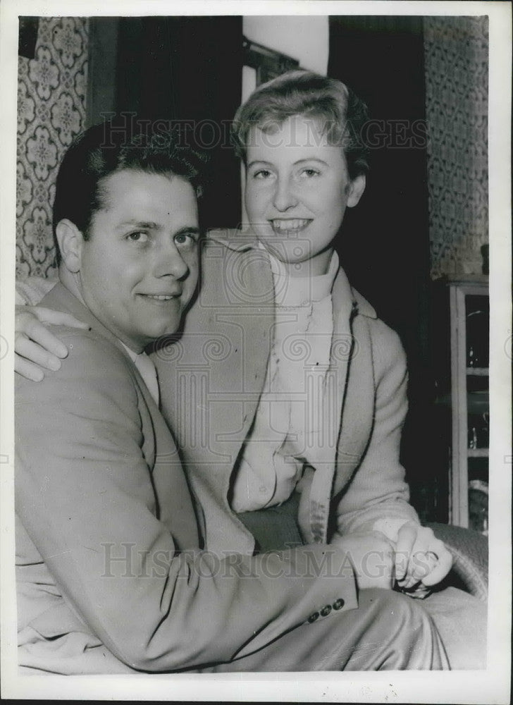 1960, Gilbert Sousa marries German Girl Rosemary Weirich - KSB13395 - Historic Images