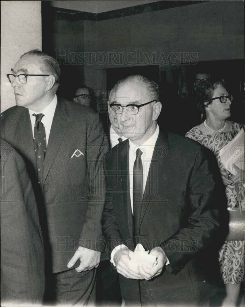 1968 Engineering Union Leader Hugh Scanlon Leaving Ministry - Historic Images