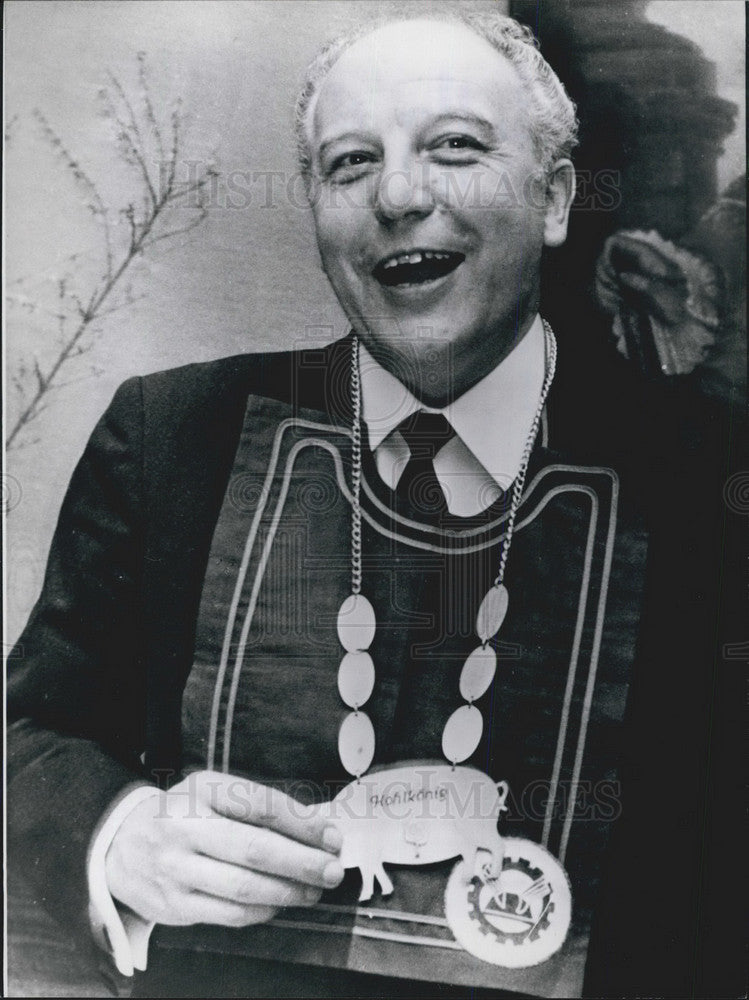 1974, Walter Scheel honoured with medal - KSB13551 - Historic Images