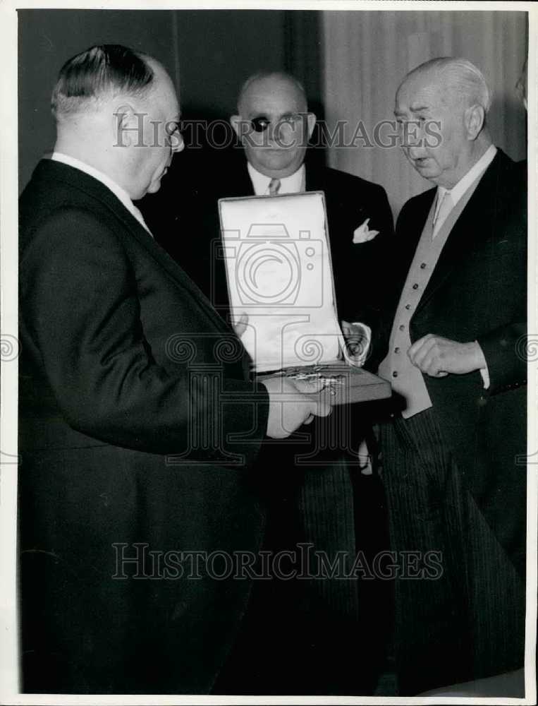 1954 Press Photo Dr Schreiber receives German award. - KSB13767-Historic Images