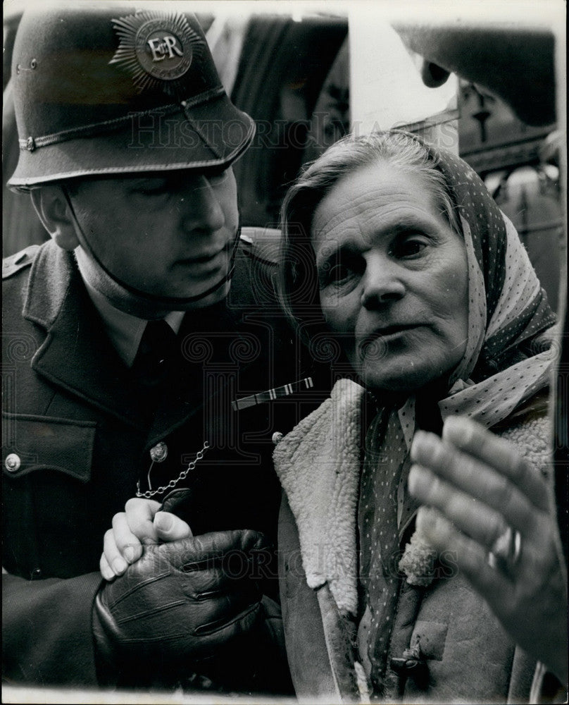 1962 Press Photo Dr. Barbara Moore Marathon Walker Freed By Judge Contempt-Historic Images