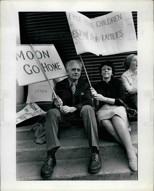 1976 Press Photo Mr. Mrs. Helander Demonstrate Yankee Stadium America Festival - Historic Images
