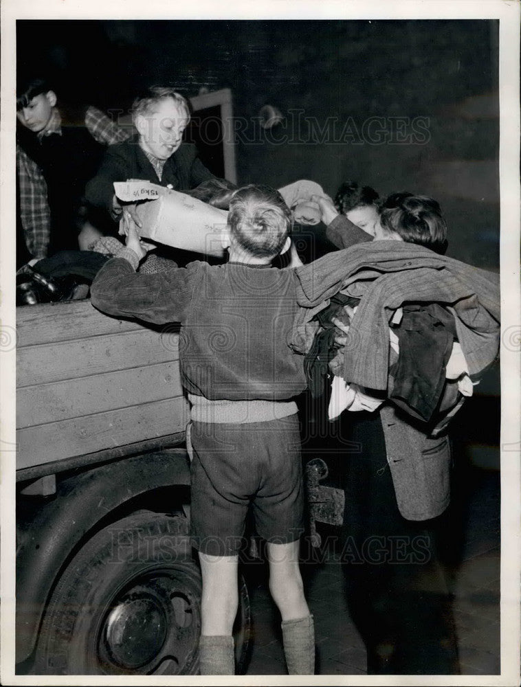 Press Photo Aid Campaign Lower Saxonia Refugees Soviet Zone Germany Germans - Historic Images