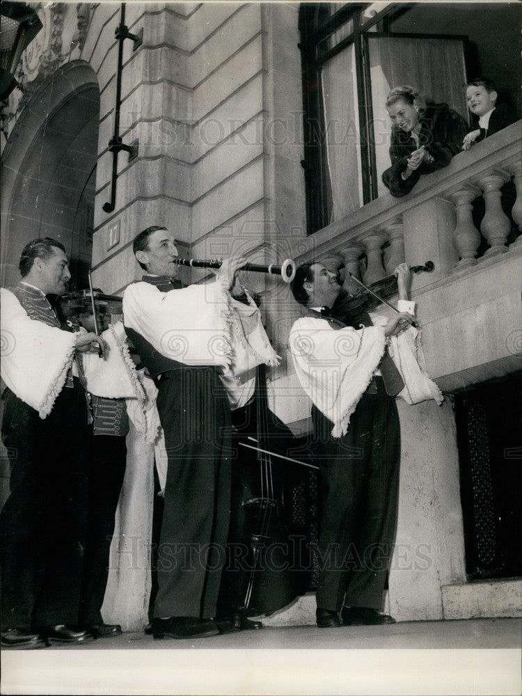 1956, Toki Horvath, INgrid Bergman - KSB14197 - Historic Images