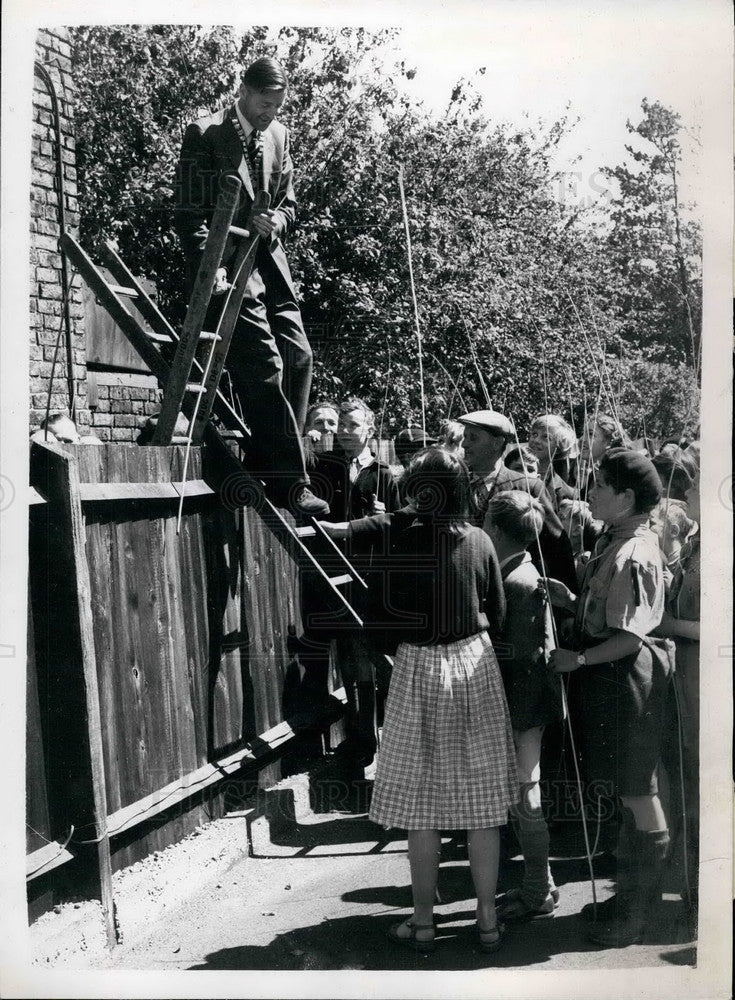 1957 Councillor J.M. Keyworth at a ceremony - Historic Images