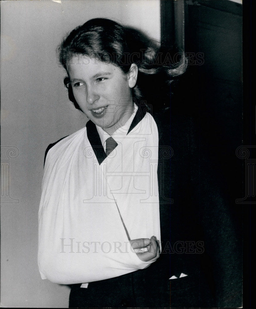 1964, H.R.H. Princess Anne leaves hospital with broken finger - Historic Images