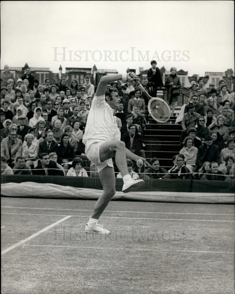 1969 Press Photo John Newcombe Aust, seen in play at London grass court - Historic Images