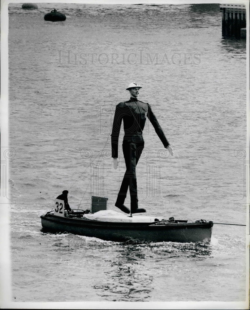 1953, Royal Coronation Pageant on the Thames - KSB14759 - Historic Images