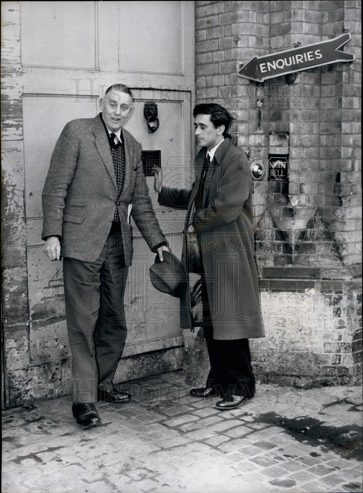 1963 Press Photo Brendman Mulholland &Reginald Foster ,reporters - KSB14859 - Historic Images