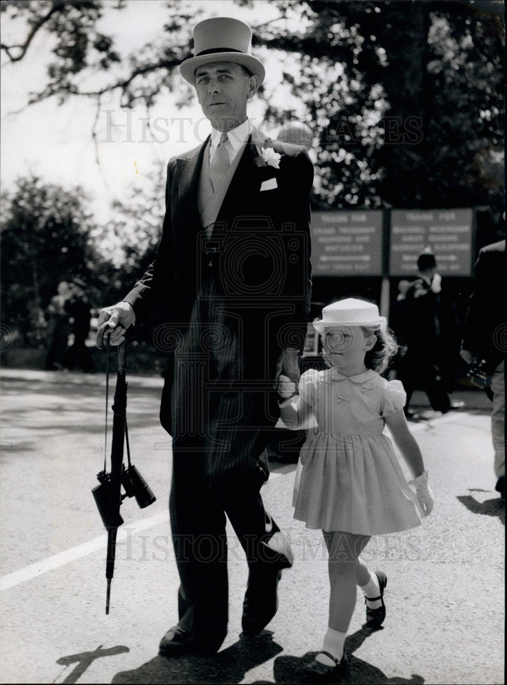 1957 Press Photo Miss Susan Baynes Reid and uncle Mr. M.A. Collins - KSB14867-Historic Images