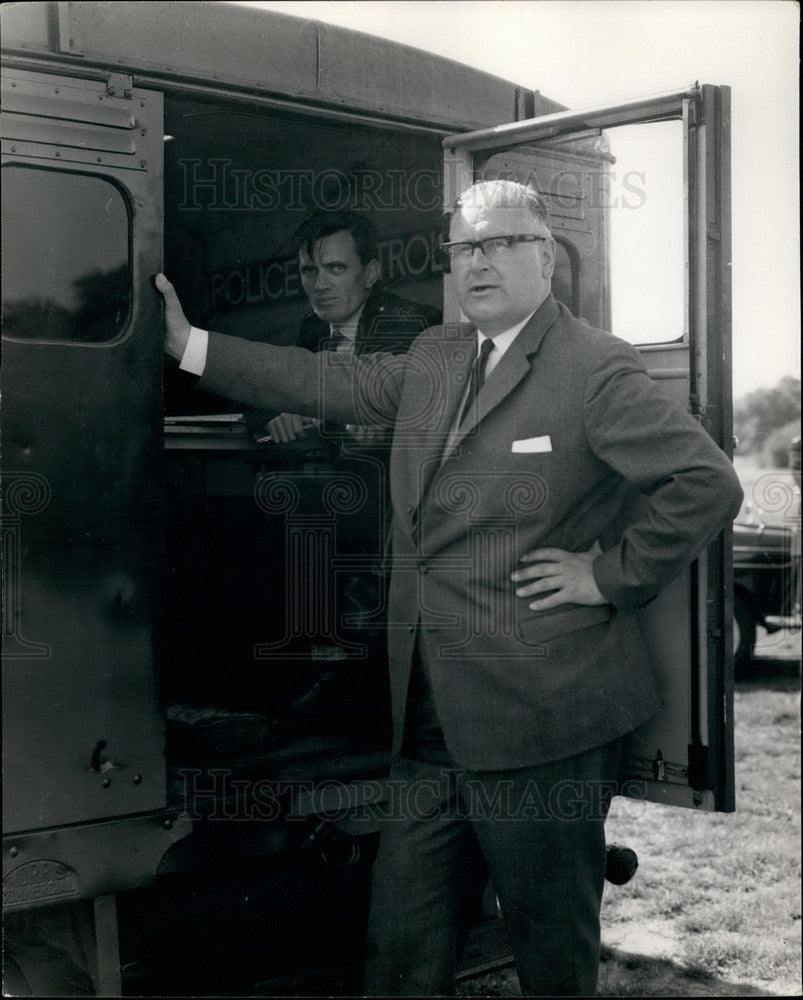 1966 Press Photo Police search Epping Forest in manhunt - KSB14995- Historic Images