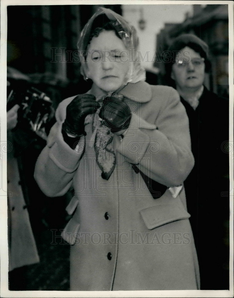 1957 Press Photo Nurse Caroline Randell - gives evidence in Dr. Adams case - Historic Images