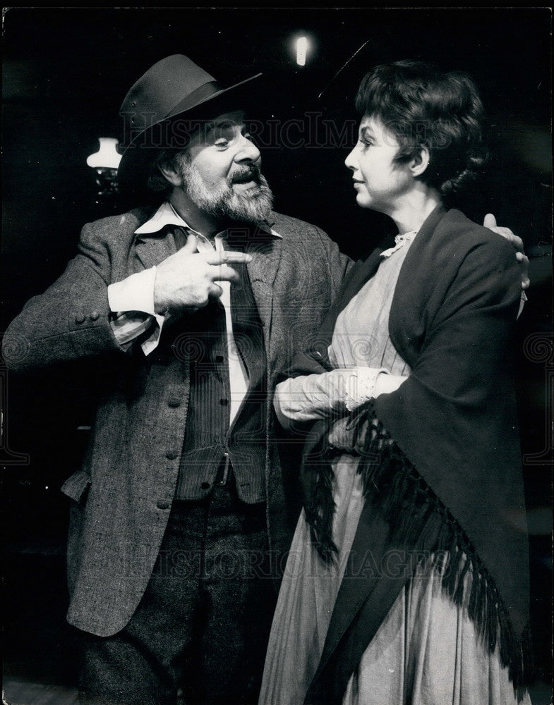 1969 Press Photo Carolyn Coates and Alexander Scourby in A Whitman Portrait-Historic Images